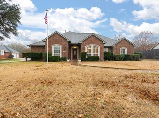 1311 Wedgewood Dr, Cleburne, TX 76033