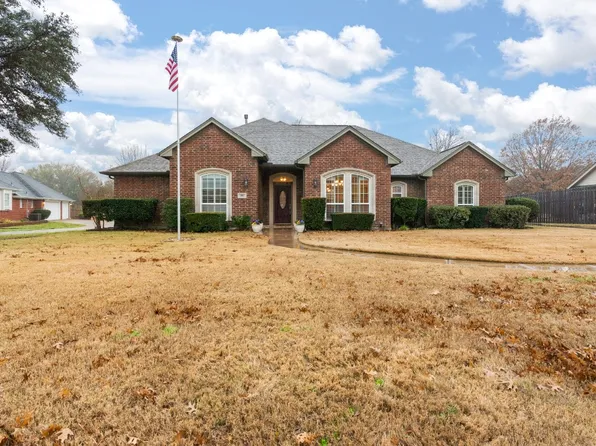 1311 Wedgewood Dr, Cleburne, TX 76033