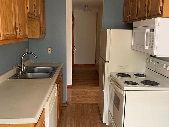 3rd image of 616 10th Ave SE