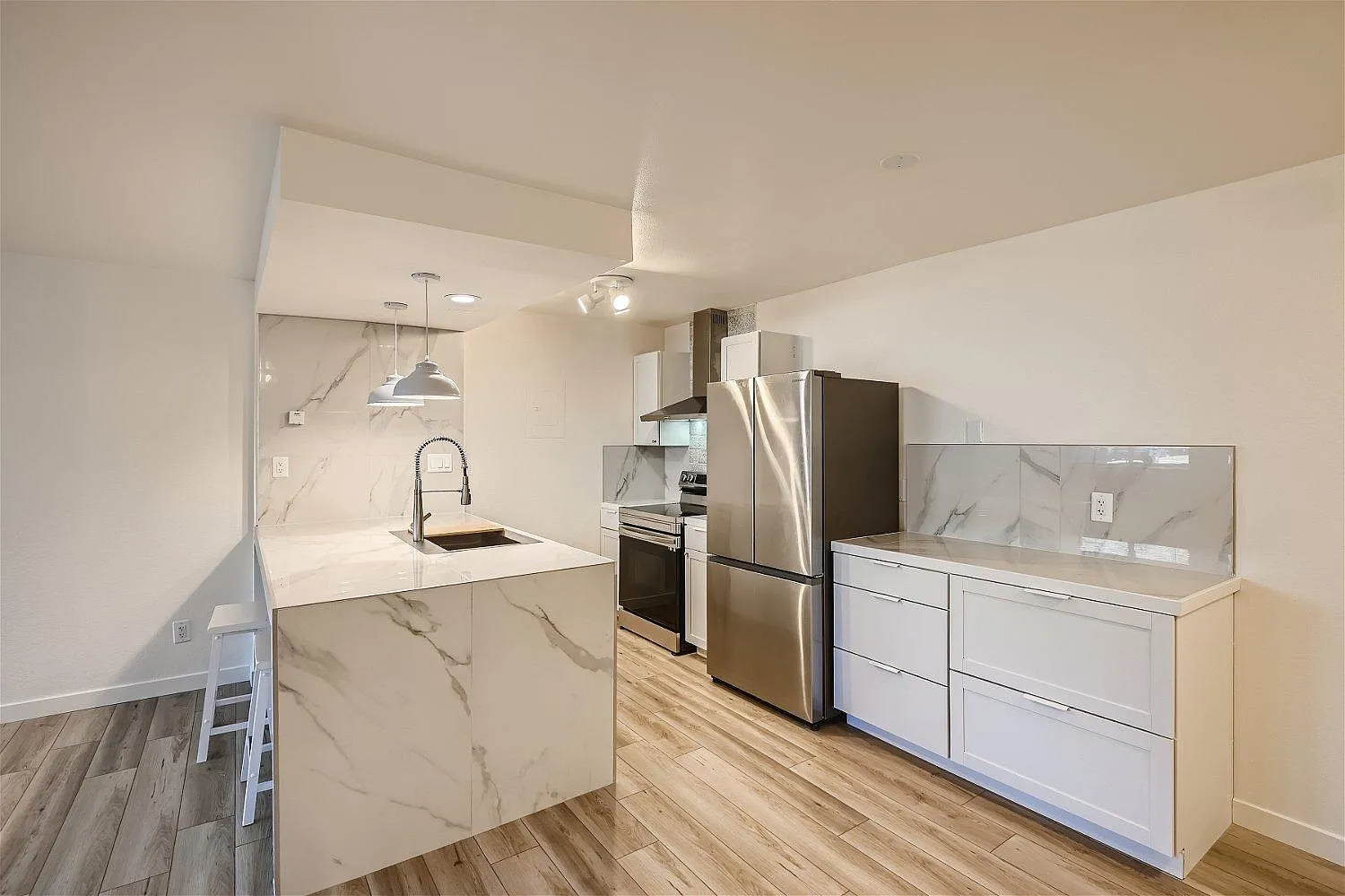 1250 Golden Cir — Photo 4