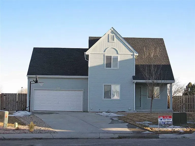 4 bed, 1400 sqft, $2,700 — Photo 1