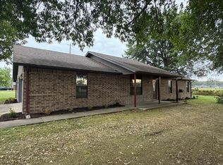 590 Duckworth St, Gentry, AR 72734