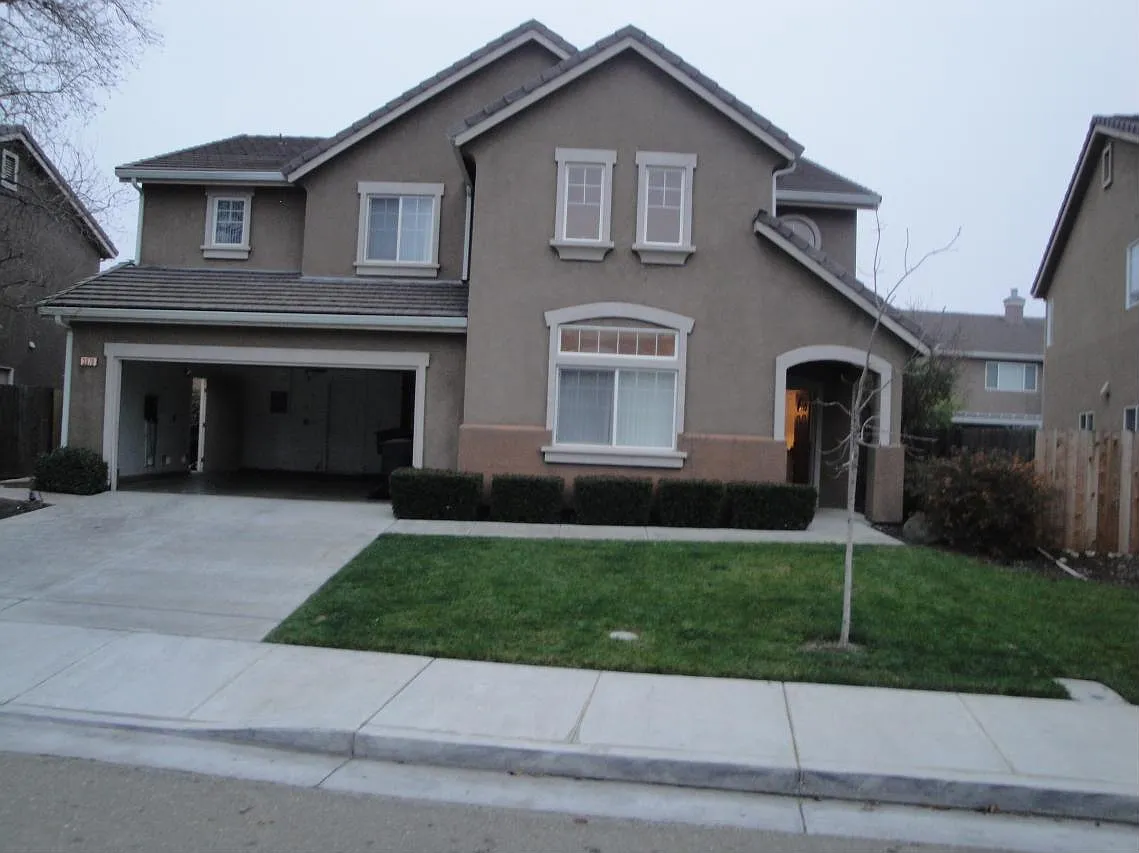 5 bed, 2696 sqft, $3,199 — Photo 1