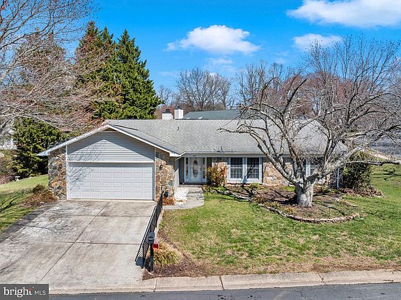 2nd image of 950 Heather Way