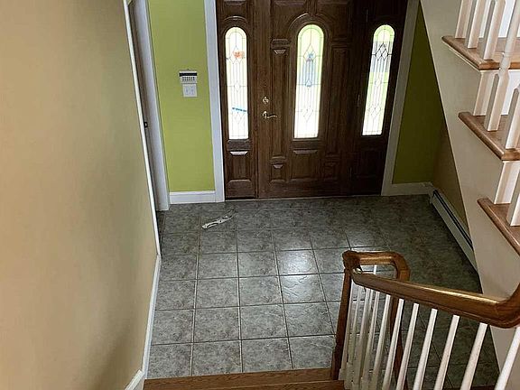 3rd image of 139 Hollyberry Dr
