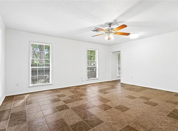 3rd image of 910 W 11th Ave