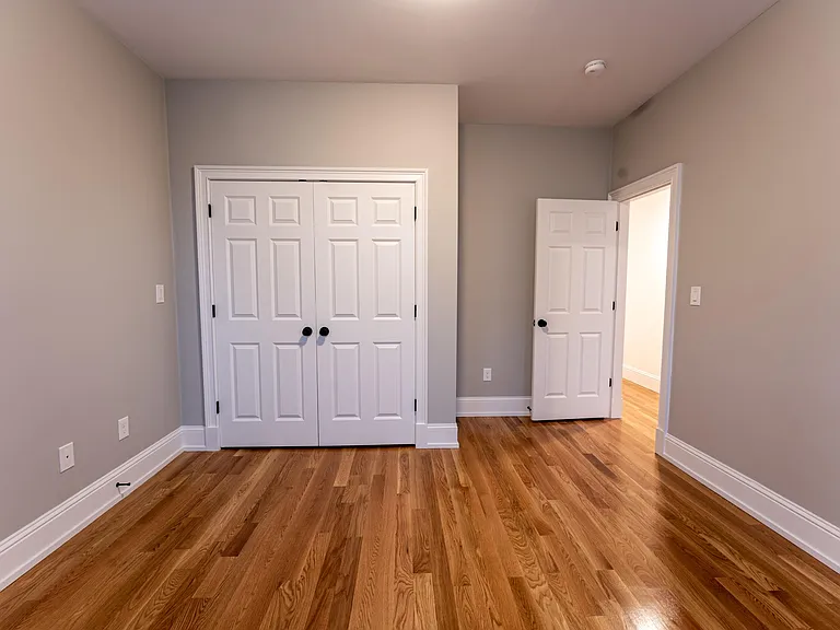 305 W 3rd St #2 — Photo 15