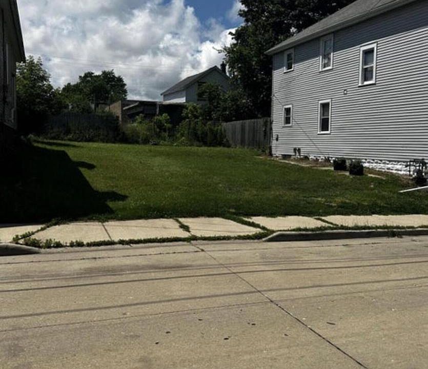 2nd image of 1016 DAVIS PLACE