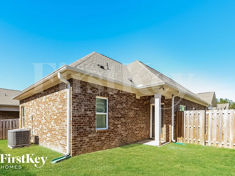 1414 Woodridge Pl — Photo 15