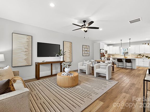 4th image of 9717 Forest Dr