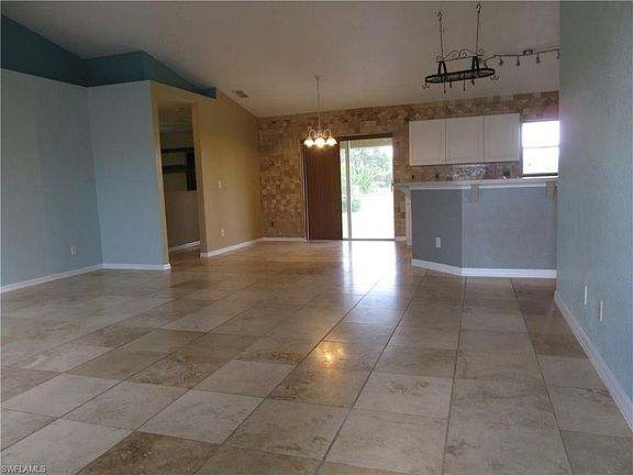 3rd image of 1905 NE 2nd Pl