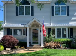 107 Cleveland Pl, Massapequa, NY 11758