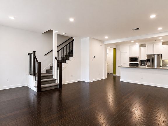 4th image of 413 Harmon Dr