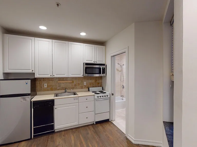 72 Hudson St #1C — Photo 2