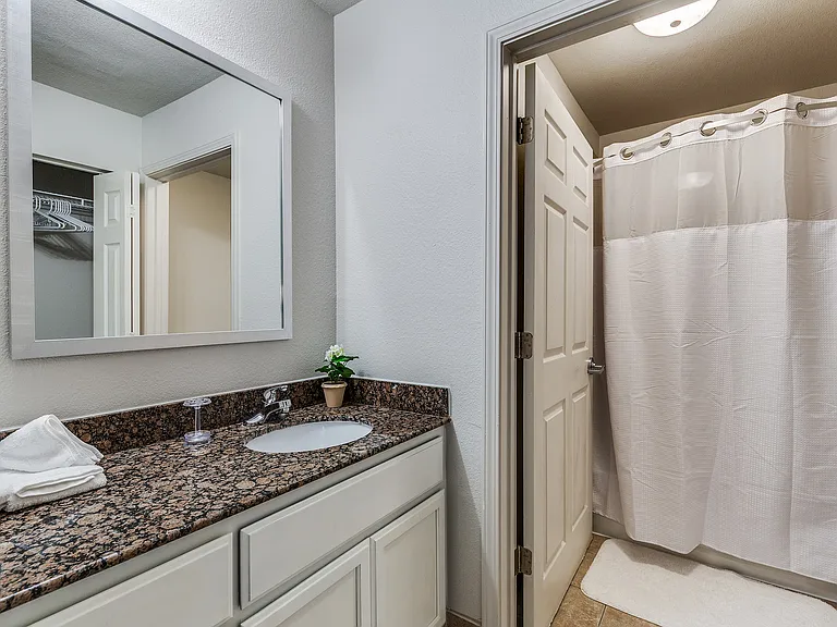 Spacious Bathroom