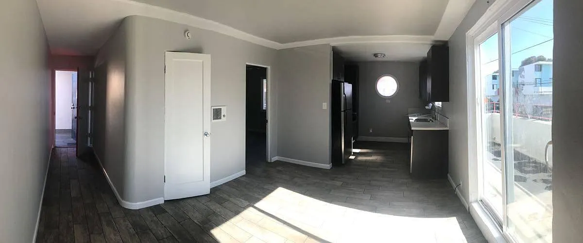 914 Sampson St — Photo 2