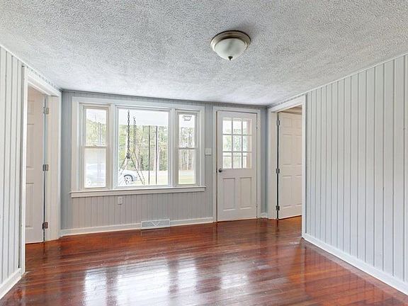 2nd image of 105 Leftwich St