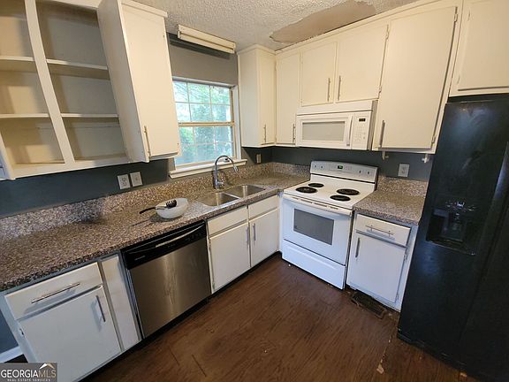 4th image of 215 Sherwood Loop