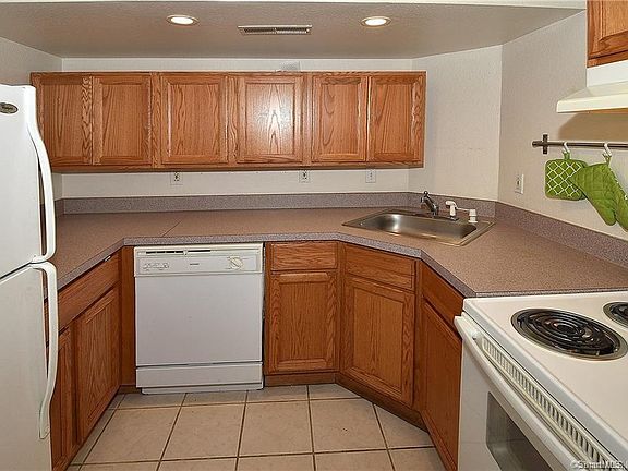 4th image of 2102 Harbor View Dr #B