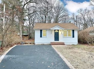 123 Fry Blvd, Patchogue, NY 11772