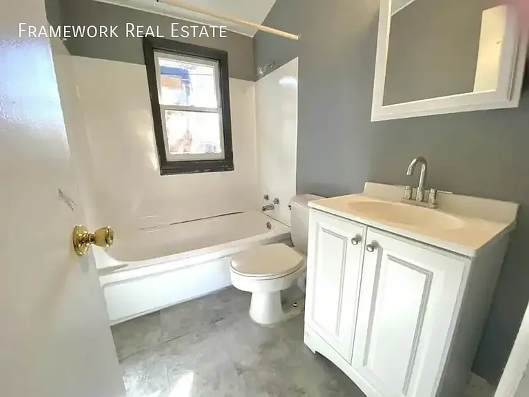 1358 Zephyr St #1358 — Photo 7