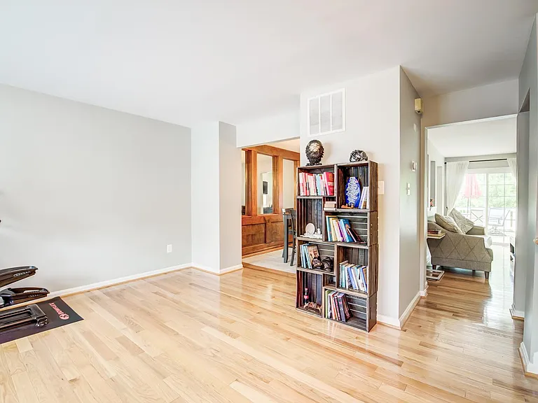 7112 Lake Cove Dr — Photo 8