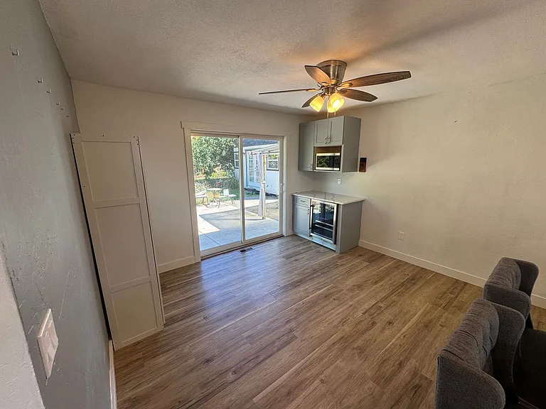 6620 NE Pettibone Dr — Photo 4