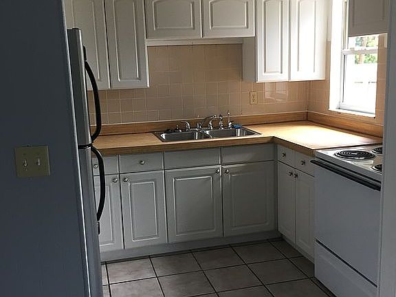 3rd image of 1010 Beckett St