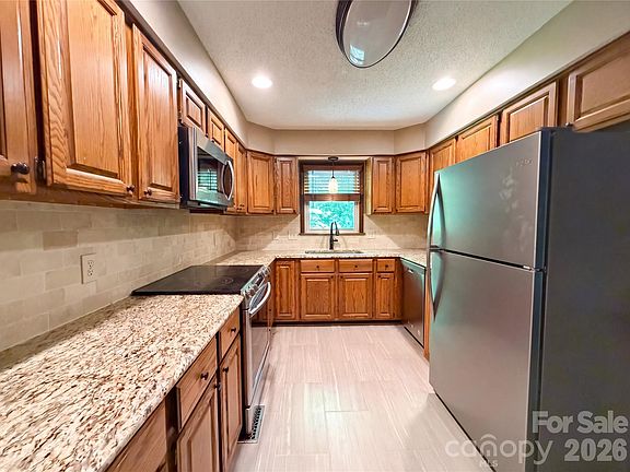 2nd image of 8612 Piccadily Ln