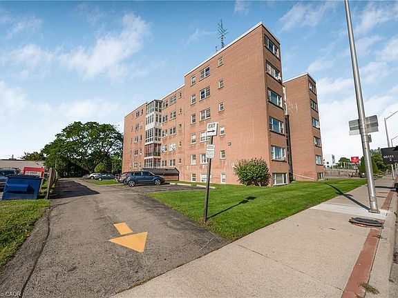 3rd image of 824 Brant St #9