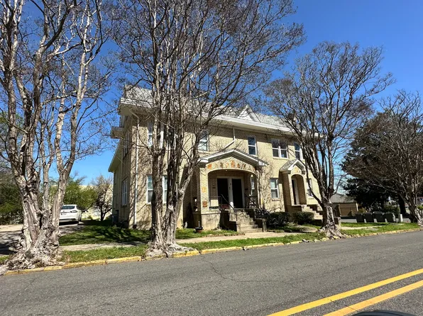 200 Hawthorne St APT 4, Hot Springs National Park, AR 71901