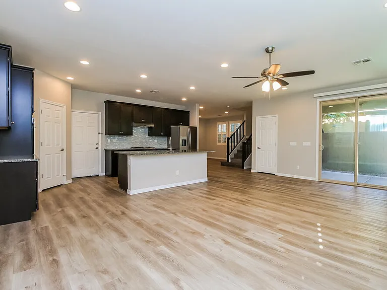 5637 E Alder Ave — Photo 6
