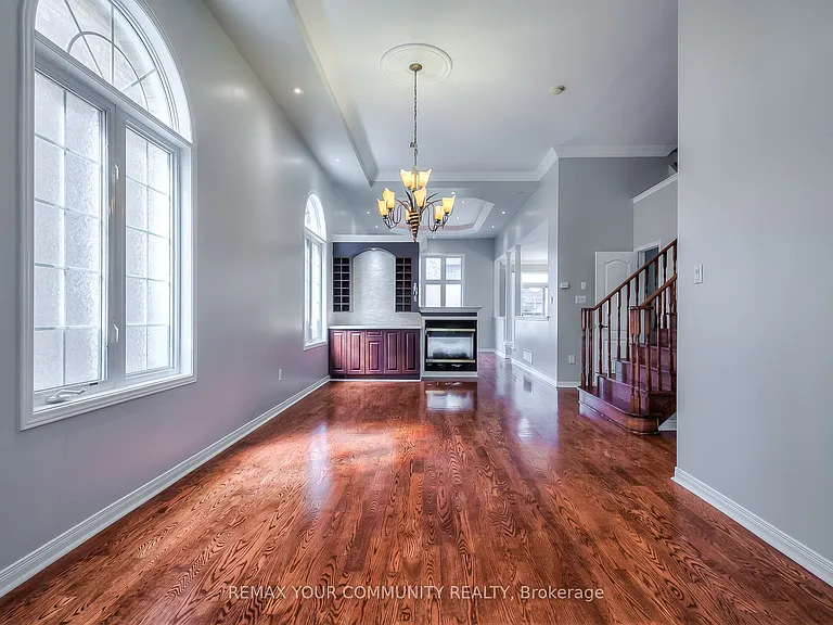 222 Kayla Cres #UPPER — Photo 4