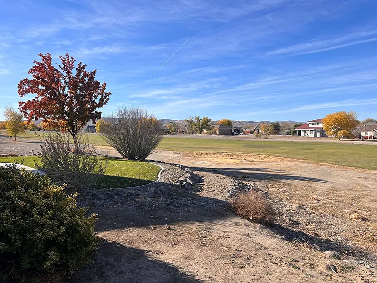 588 Wedge Ln — Photo 32