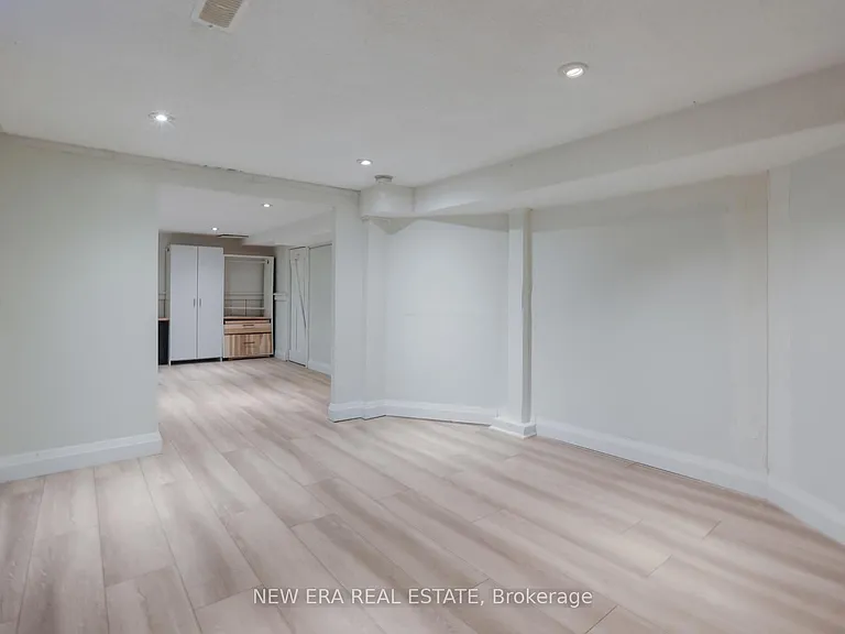 219 Lancaster St W — Photo 34