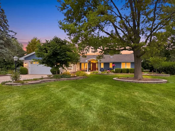 1110 Lake Shore Dr N, Barrington, IL 60010