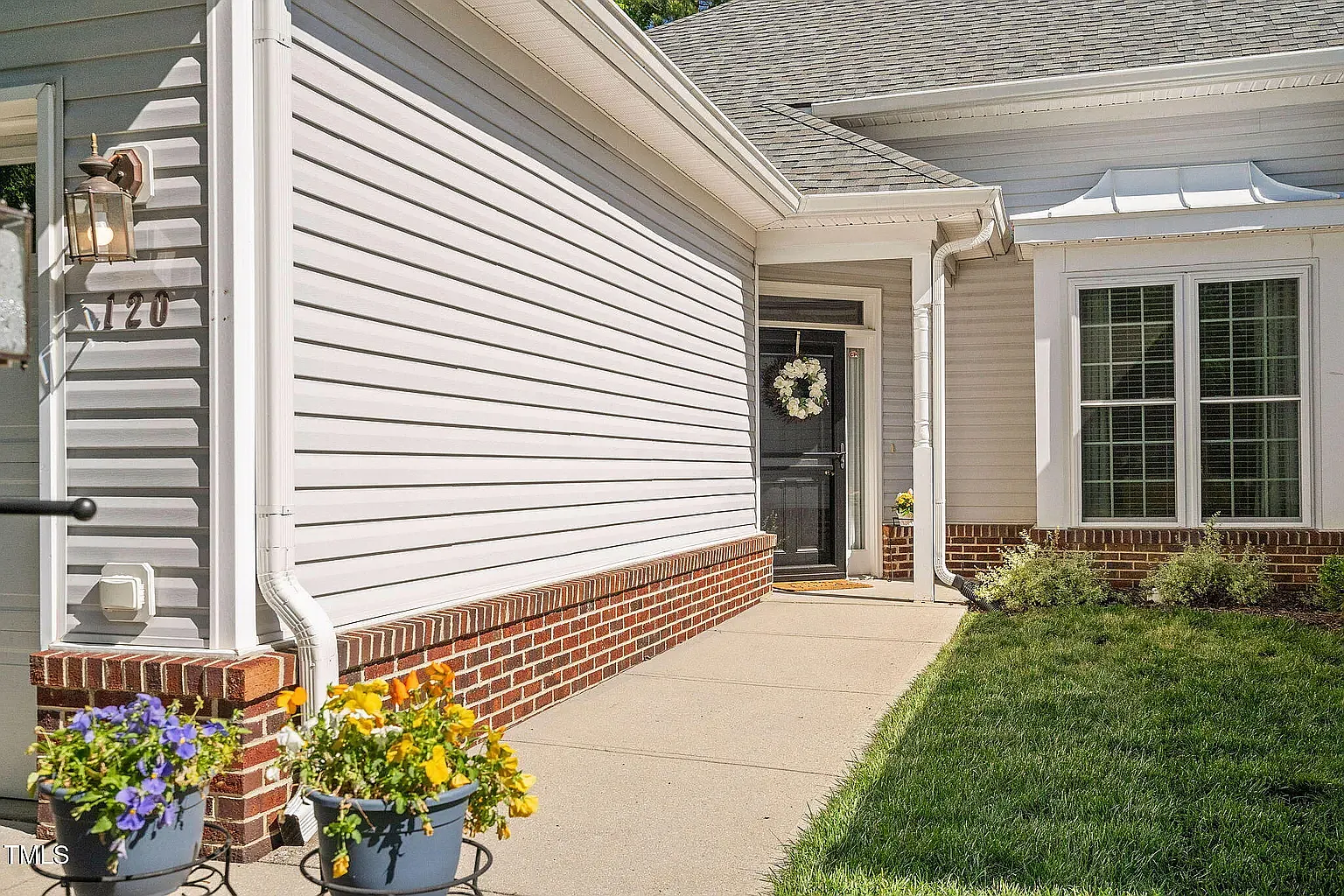 2 bed, 1650 sqft, $2,800 — Photo 3