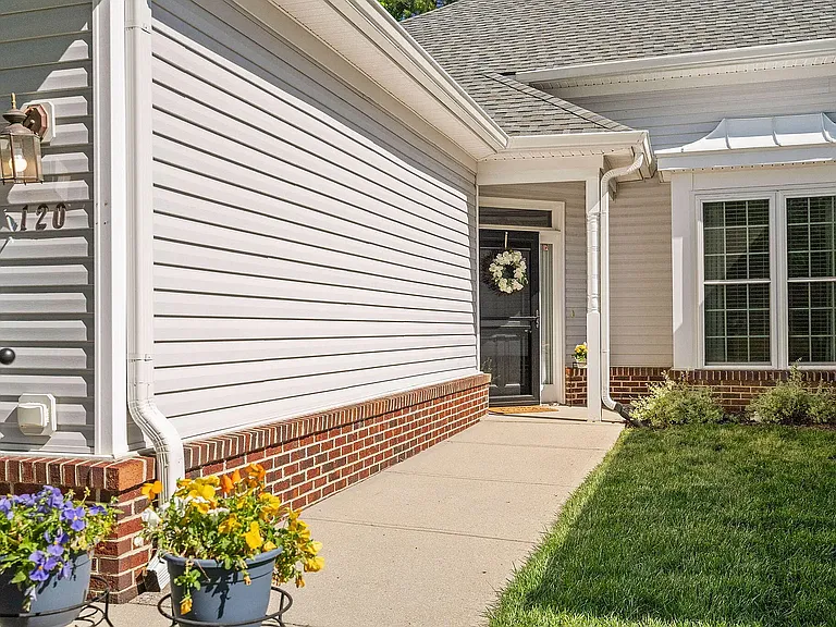 120 Sawgrass Hill Ct — Photo 3