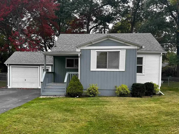 120 York Dr, Bay City, MI 48706