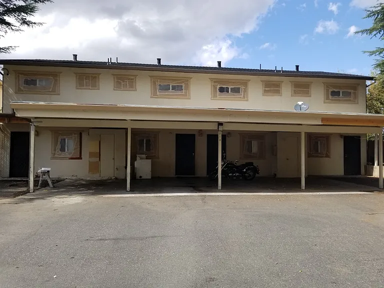 210 Nob Hill Ter #1 — Photo 1