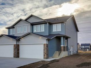 225 N Dawson Wharf Rd, Chestermere, AB T1X2X2
