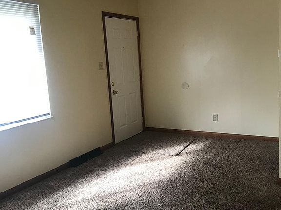 3rd image of 5036-5038 Beacon Hill Ct