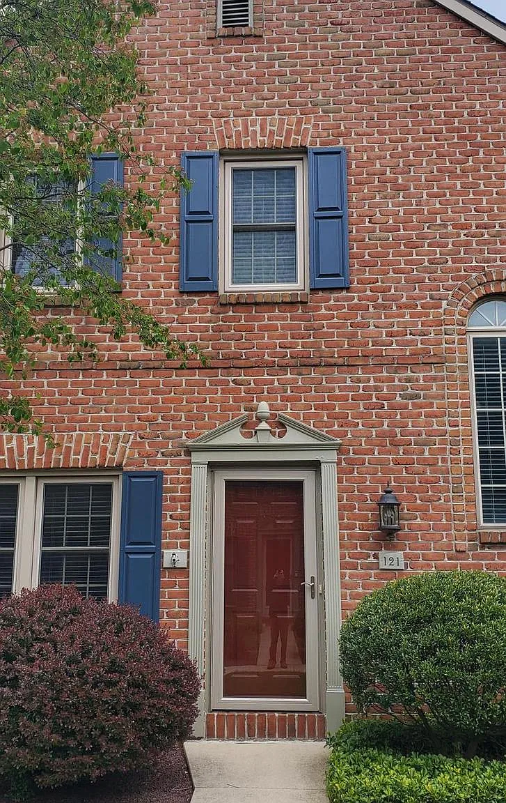 2 bed, 2.5 bath, 2029 sqft, $1,995 — Photo 1