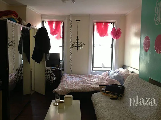 Sold by Plaza Real Estate Group | media 9