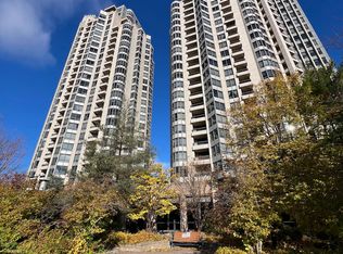 15 Northtown Way #1024, Toronto, ON M2N 7A2