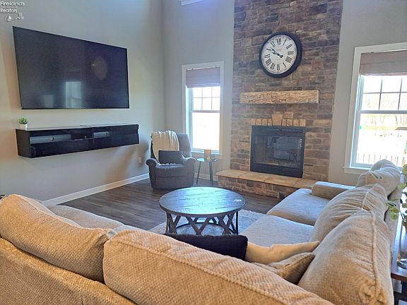 2nd image of 2112 Pinehurst Trl