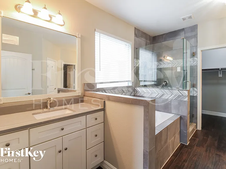 8303 Egret Bay Cir — Photo 10