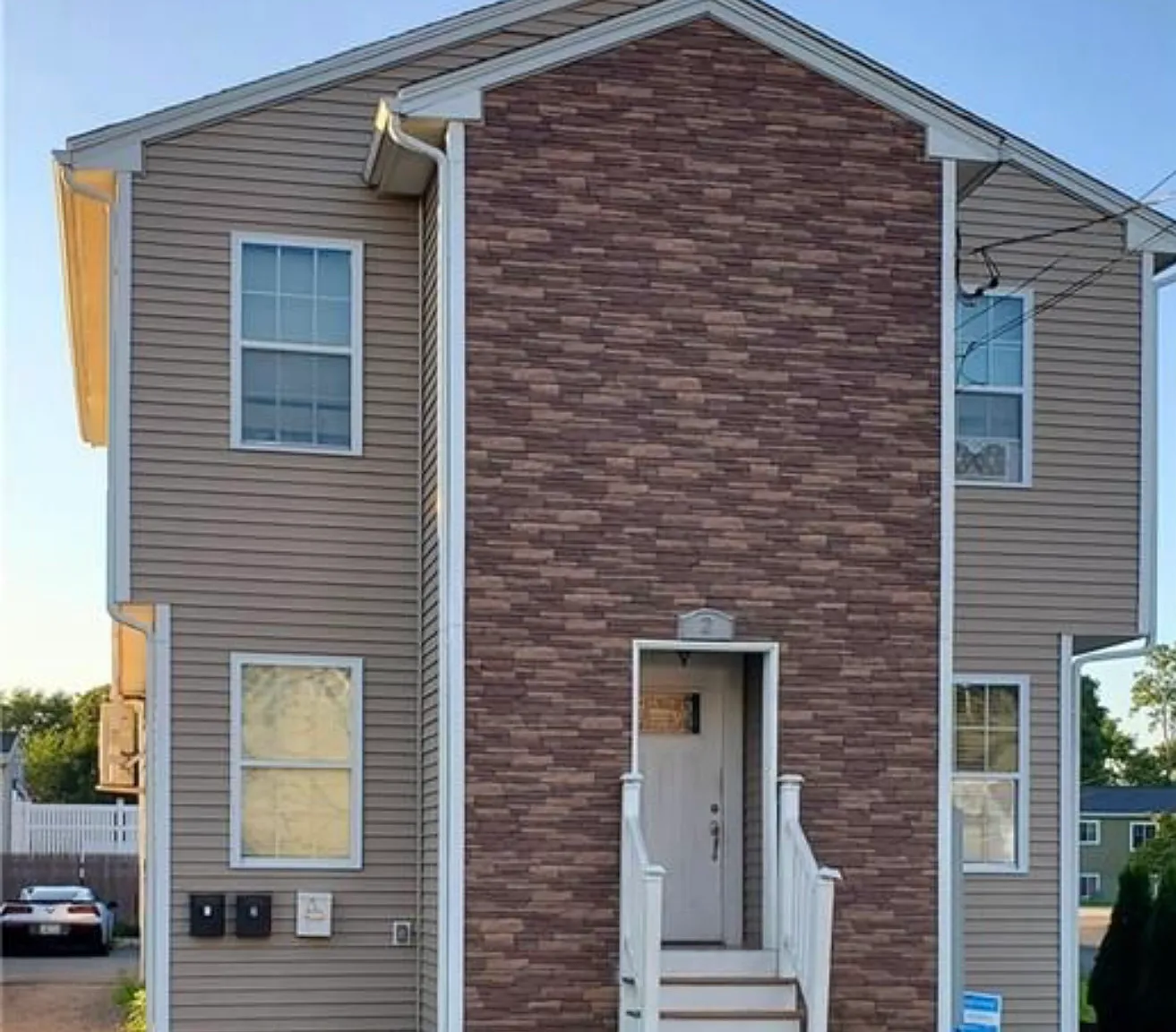 3 bed, 950 sqft, $2,700 — Photo 2