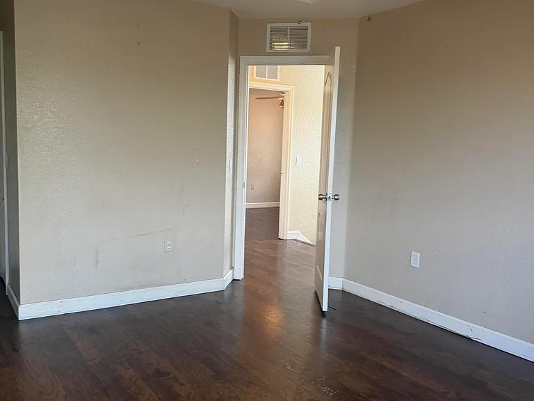 1121 Shoma Dr — Photo 6
