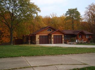 18027 Meadow Ln, Strongsville, OH 44136